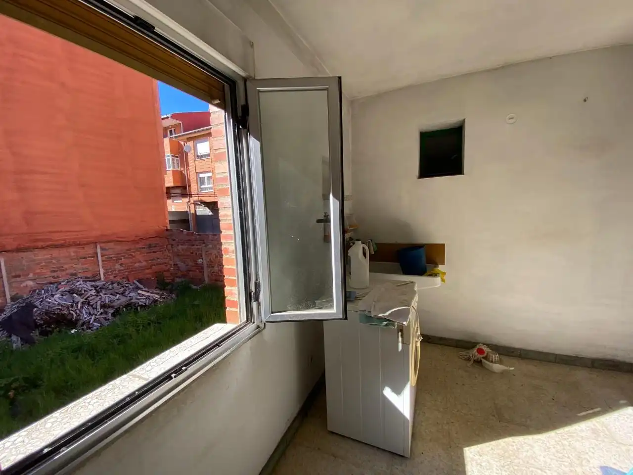 Terrassa de Casa o xalet en venda en León Capital  amb Traster