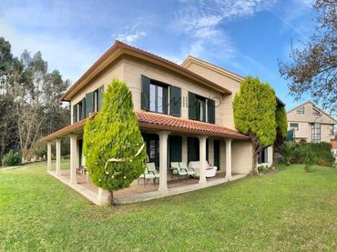 Villa avec balcon à vendre à Moaña