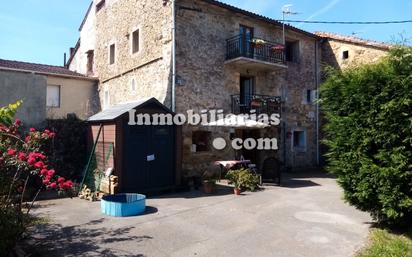 Vista exterior de Casa adosada en venda en Guriezo amb Calefacció, Jardí privat i Terrassa