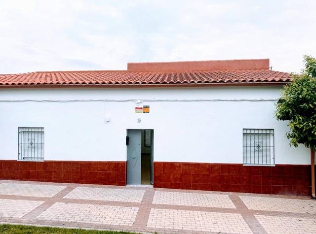 Casa adosada en Venta en La Albuera