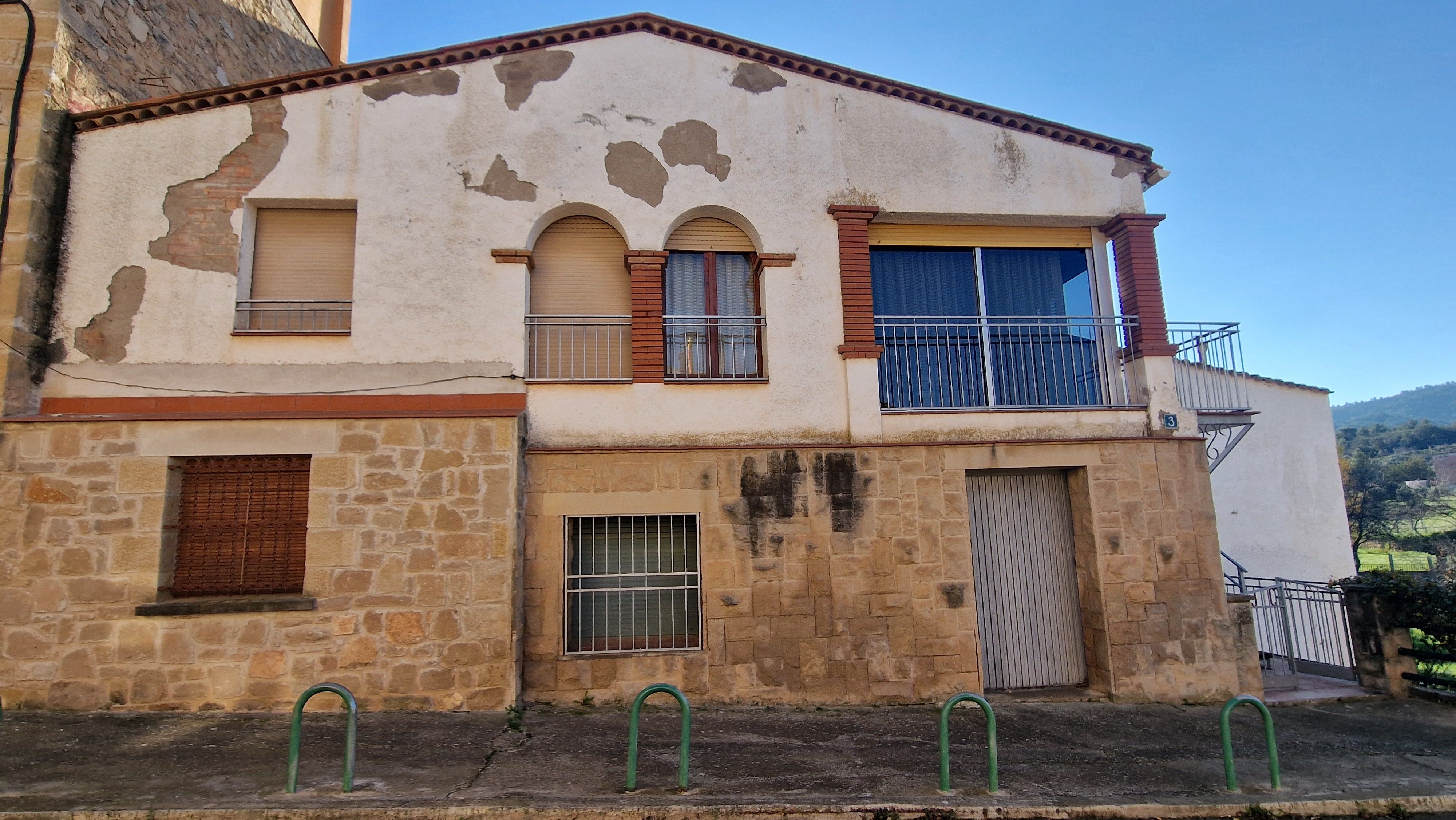 Vista exterior de Casa o xalet en venda en La Pobla de Cérvoles amb Calefacció, Jardí privat i Terrassa
