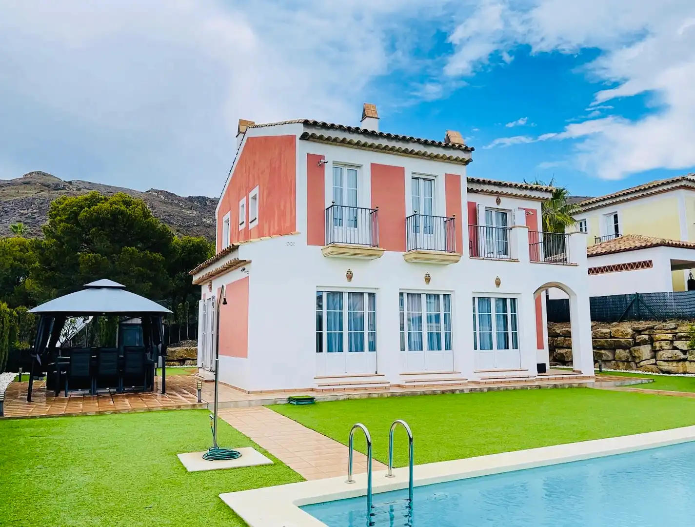 Villa mit Terrasse zum Verkauf in Golf Bahía