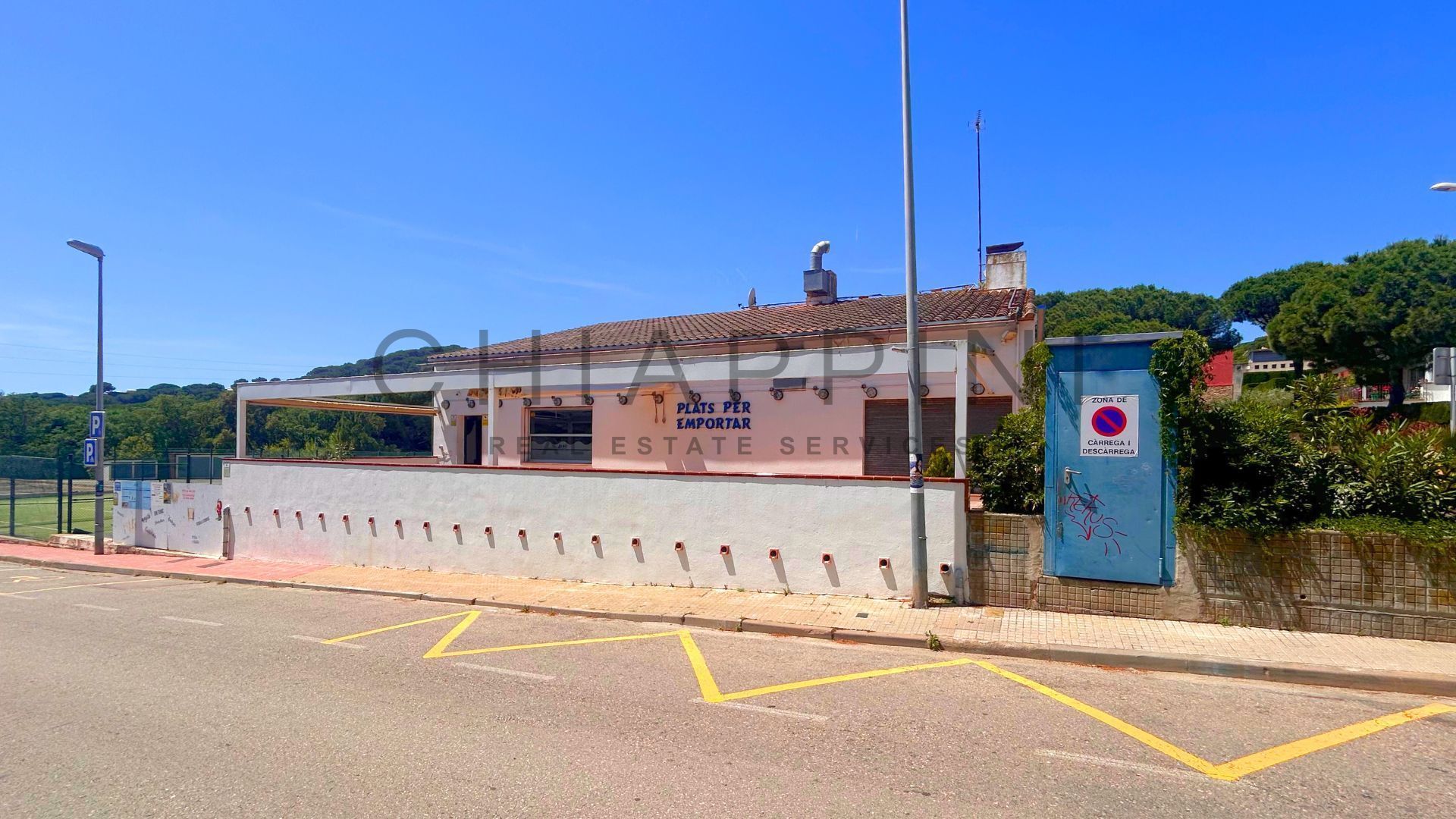 Vista exterior de Local en venda en Palafrugell amb Terrassa i Moblat