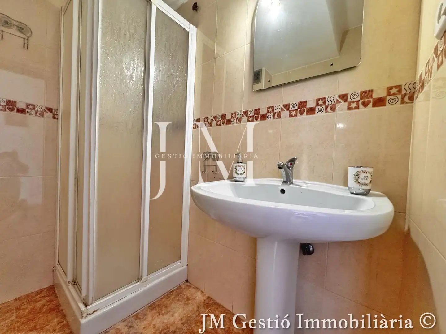 Badezimmer von Wohnungen zum Verkauf in Empuriabrava mit Klimaanlage, Parkett und Möbliert