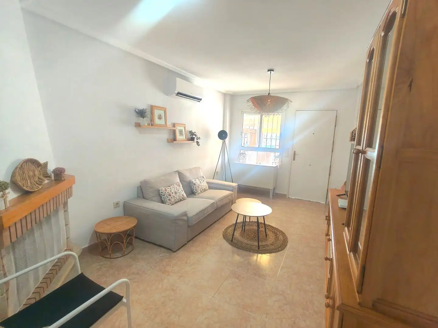 Wohnzimmer von Maisonette zum Verkauf in Santa Pola mit Klimaanlage, Heizung und Privatgarten