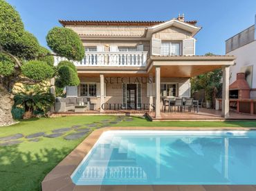 Chalet con piscina en venta en Alella