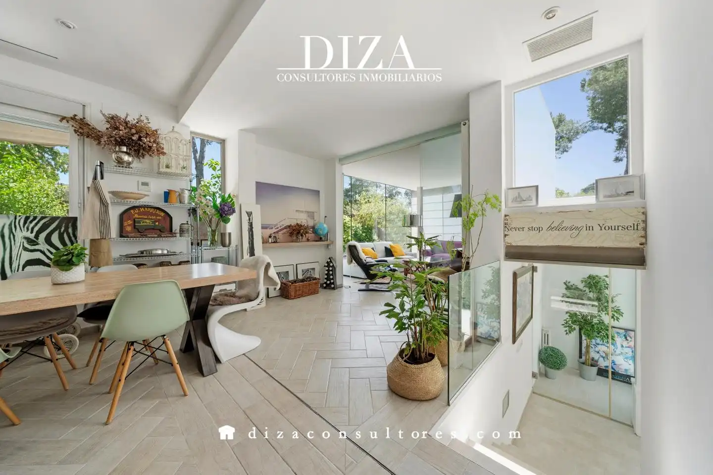 Sala d'estar de Casa o xalet en venda en Pozuelo de Alarcón amb Aire condicionat, Calefacció i Jardí privat
