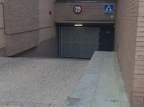 Aparcament de Garatge de lloguer en Badalona