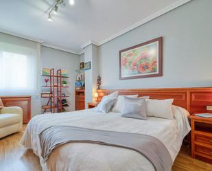 Bedroom of Flat to rent in Pozuelo de Alarcón  with Air Conditioner, Heating and Private garden