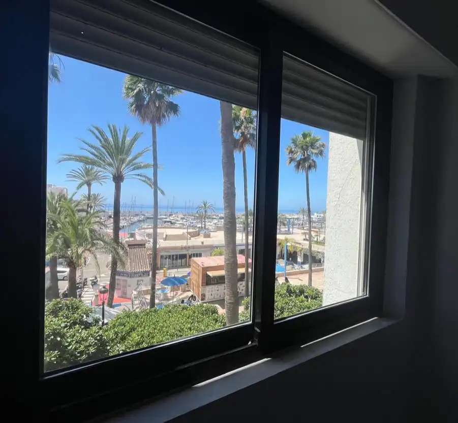 Vista exterior de Piso en venta en Marbella con Amueblado, Horno y Lavadora