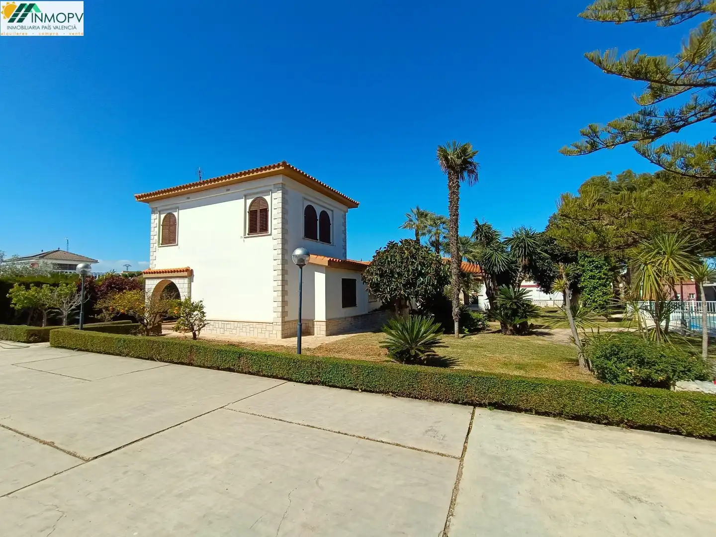 Vista exterior de Casa o xalet en venda en Vinaròs amb Jardí privat, Terrassa i Traster