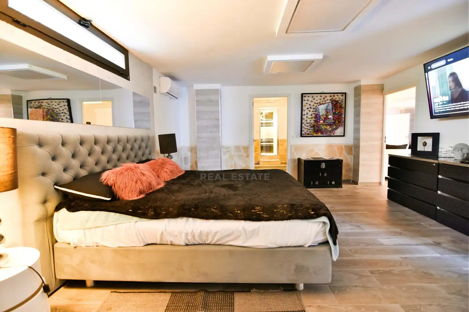 Bedroom of Commercial properties for sale in Eivissa