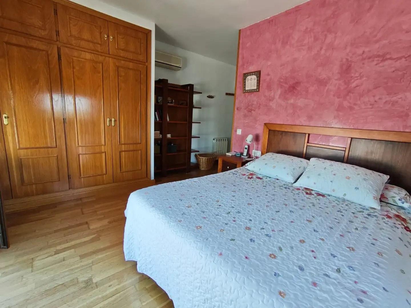 Habitación de Casa o chalet en venta en Sevilla la Nueva con Aire acondicionado, Calefacción y Jardín privado