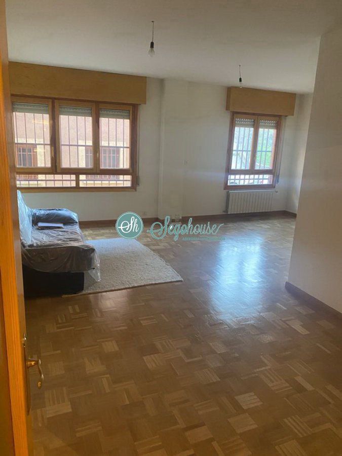 Bedroom of Flat for sale in Segovia Capital  with Heating, Parquet flooring and Storage room