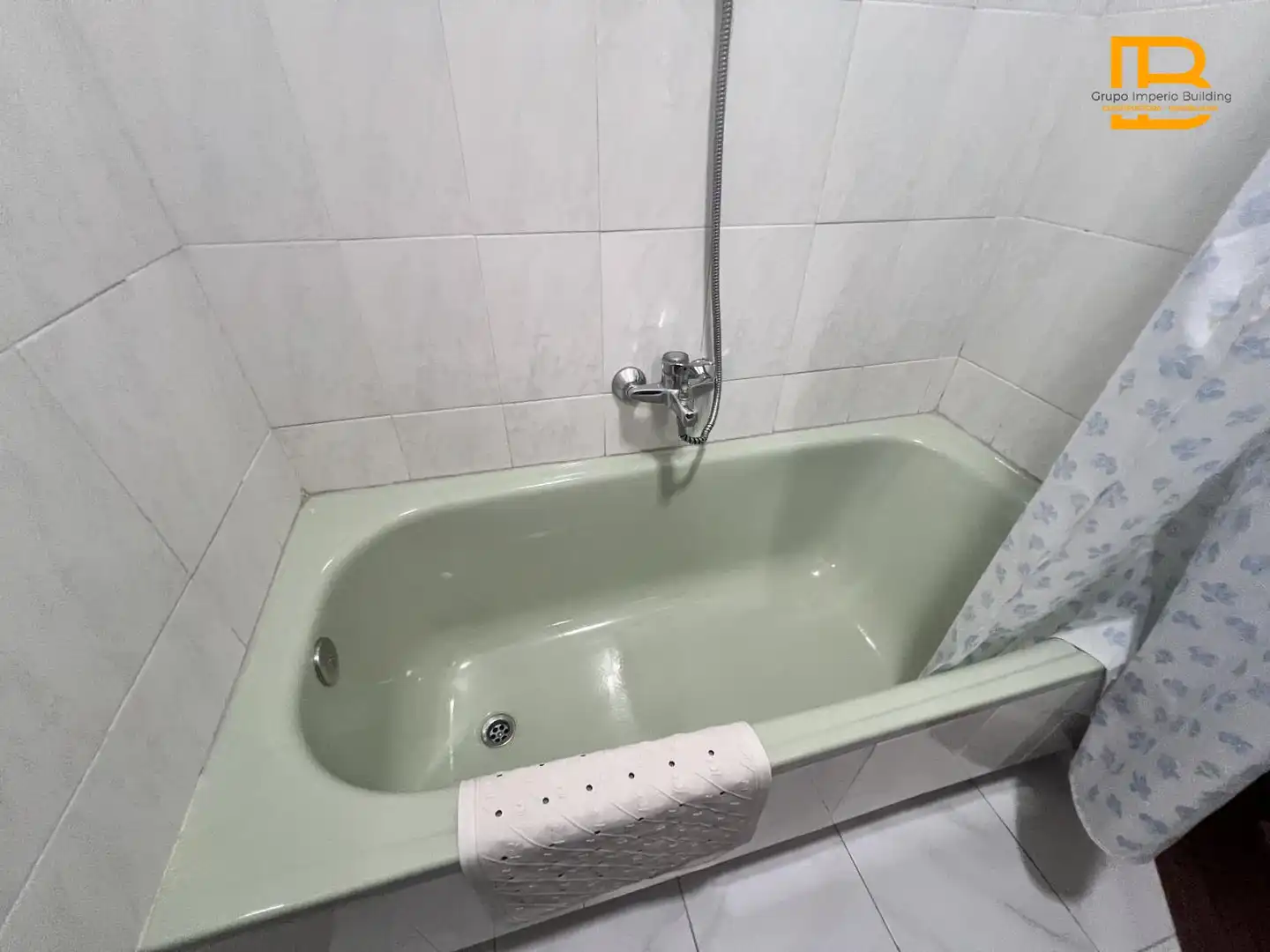 Bany de Casa o xalet en venda en Laredo amb Calefacció, Terrassa i Traster