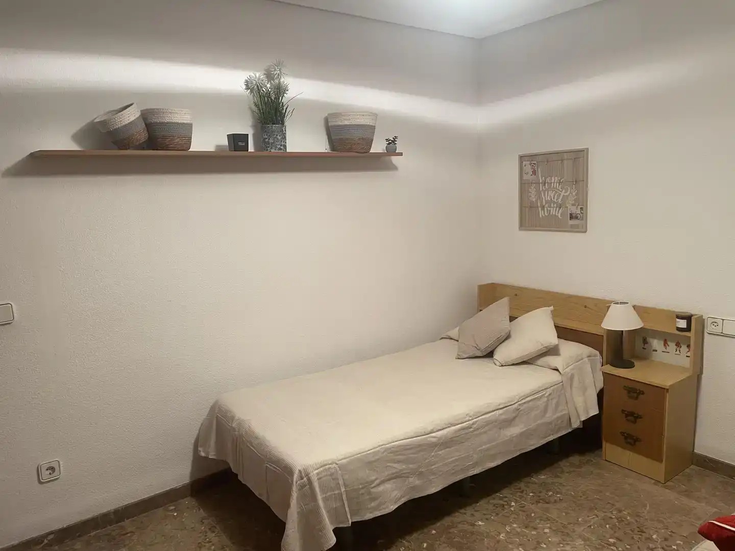 Dormitori de Dúplex per a compartir en Alicante / Alacant amb Moblat