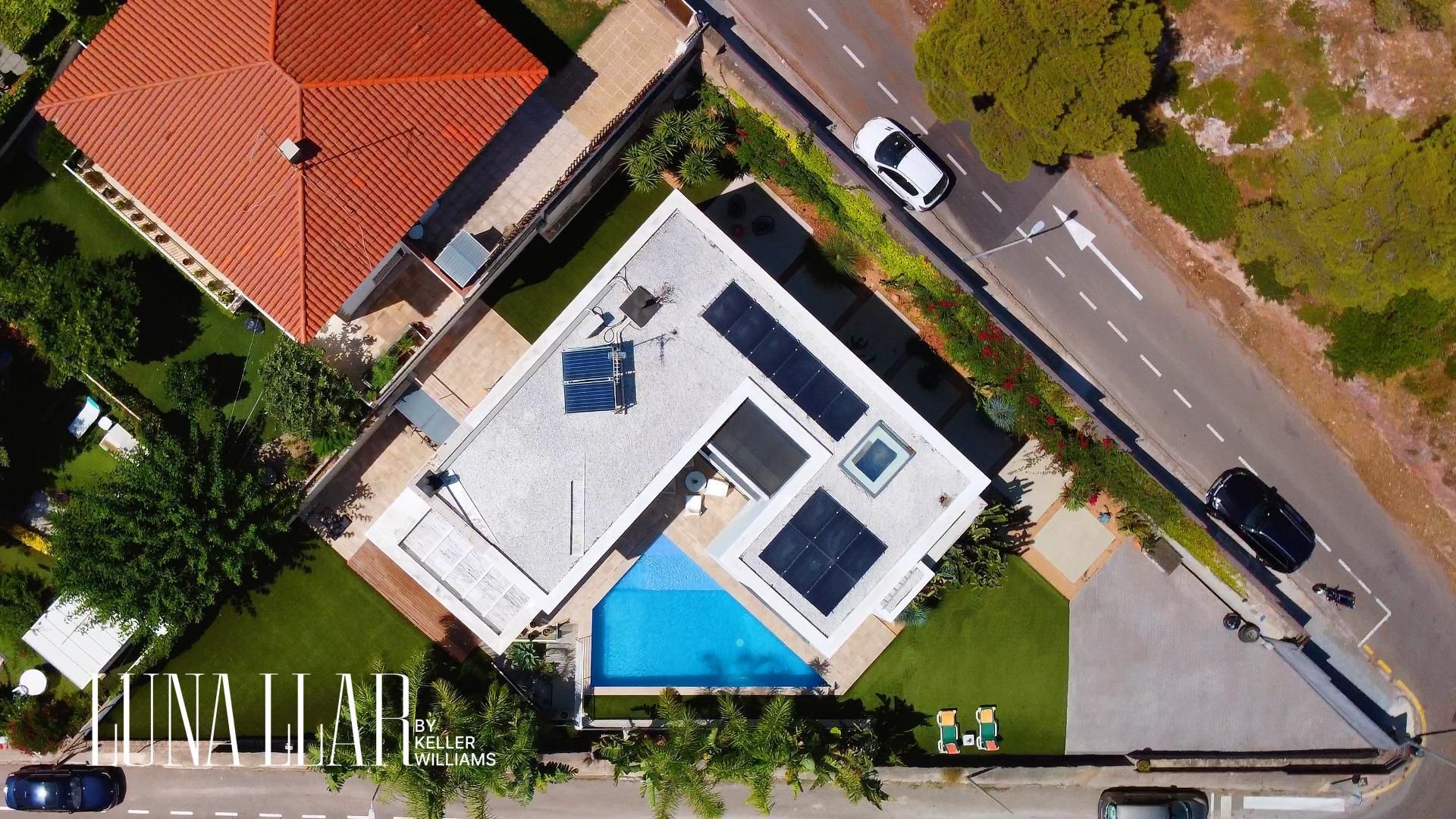 Vista exterior de Casa o xalet en venda en Castelldefels amb Calefacció, Jardí privat i Piscina