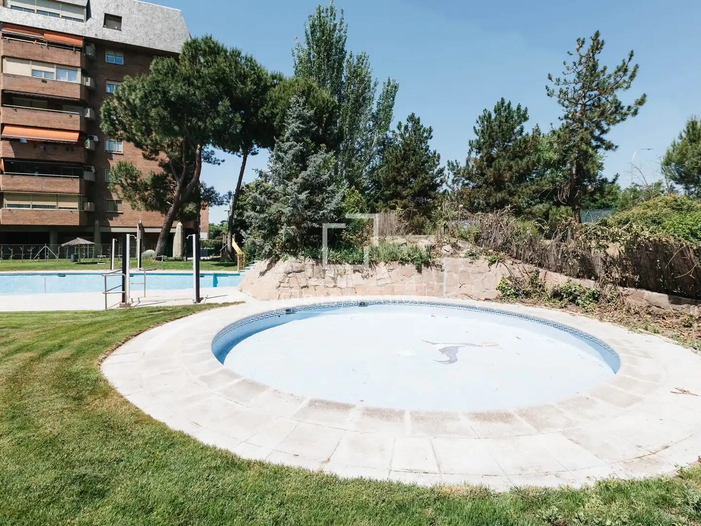 Swimming pool of Flat for rent in Madrid  with Air Conditioner, Heating and Private garden