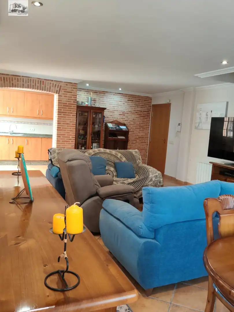 Sala de estar de Ático en venta en La Pobla de Vallbona con Aire acondicionado, Terraza y Balcón