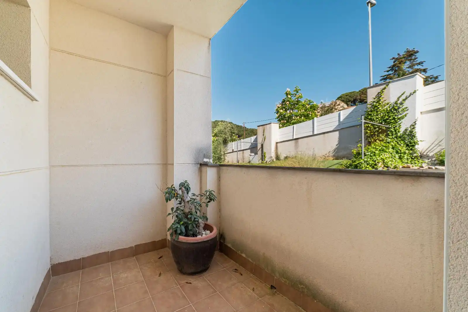 Terrasse von Einfamilien-Reihenhaus zum Verkauf in Canet de Mar mit Klimaanlage, Heizung und Privatgarten