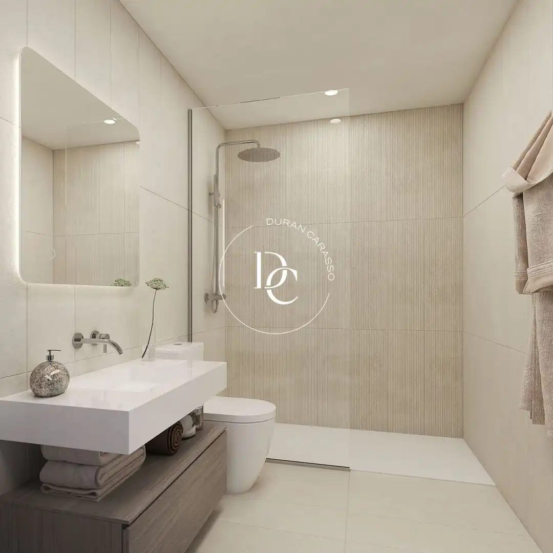 Badezimmer von Maisonette zum Verkauf in Barcelona mit Heizung, Abstellraum und Balkon