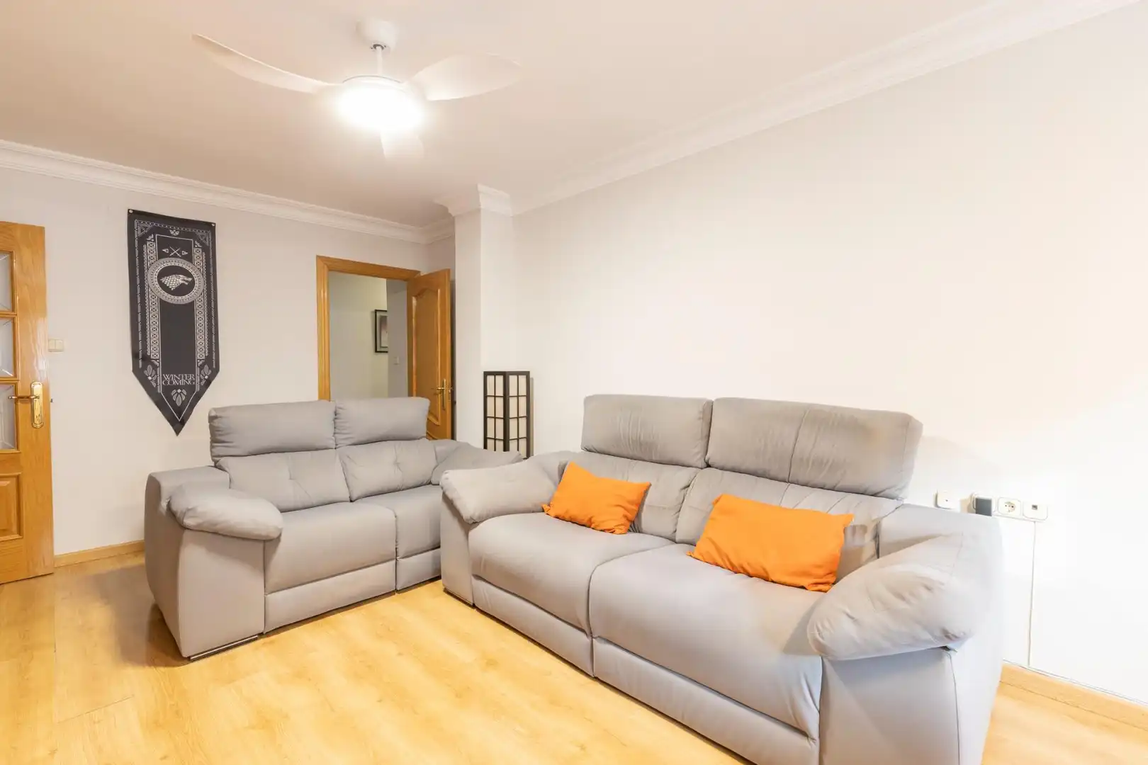 Living room of Flat for sale in Granada  with Parquet flooring and Storage room