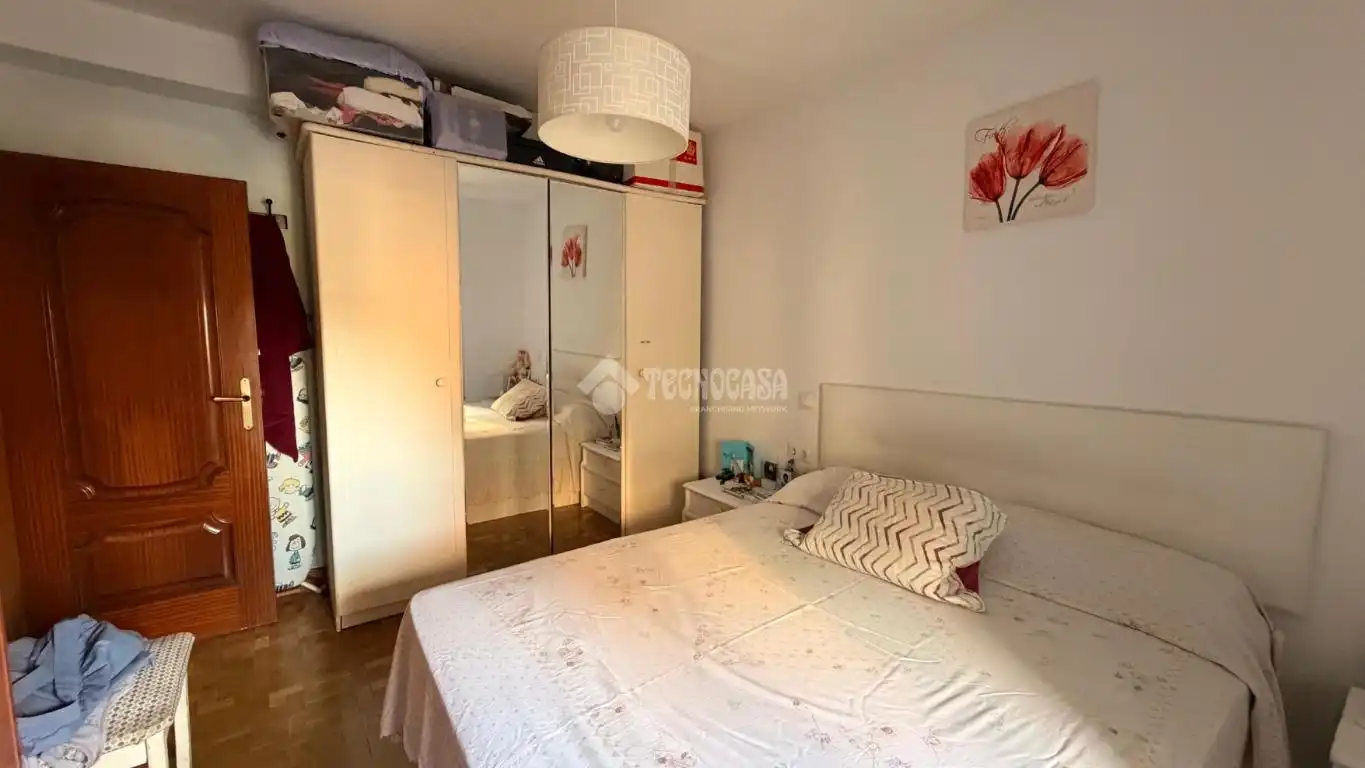 Bedroom of Flat for sale in Madrid