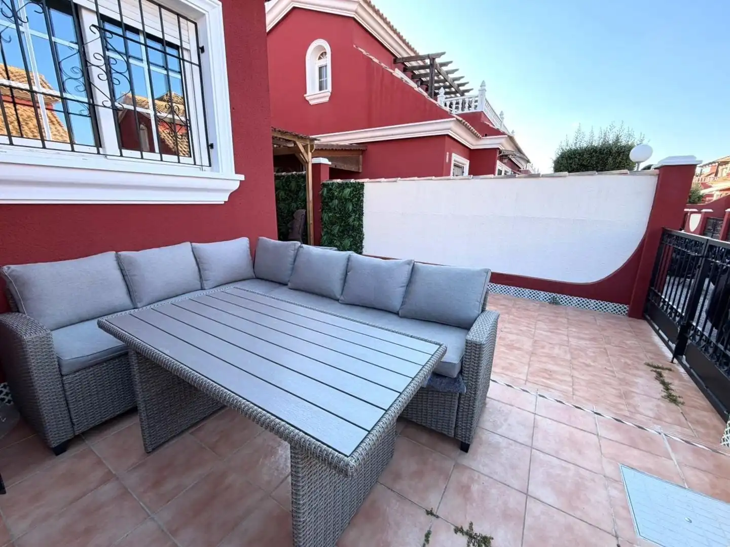 Terrassa de Casa adosada en venda en Orihuela amb Aire condicionat, Piscina i Moblat