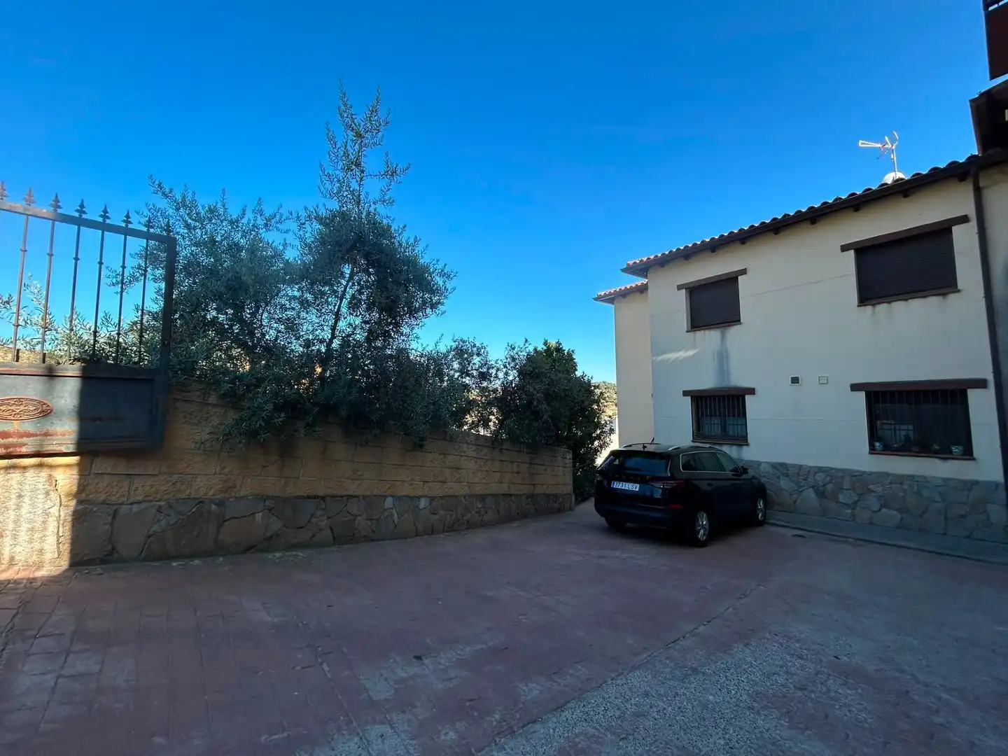 Parkplatz von Maisonette zum Verkauf in Pepino mit Klimaanlage und Heizung