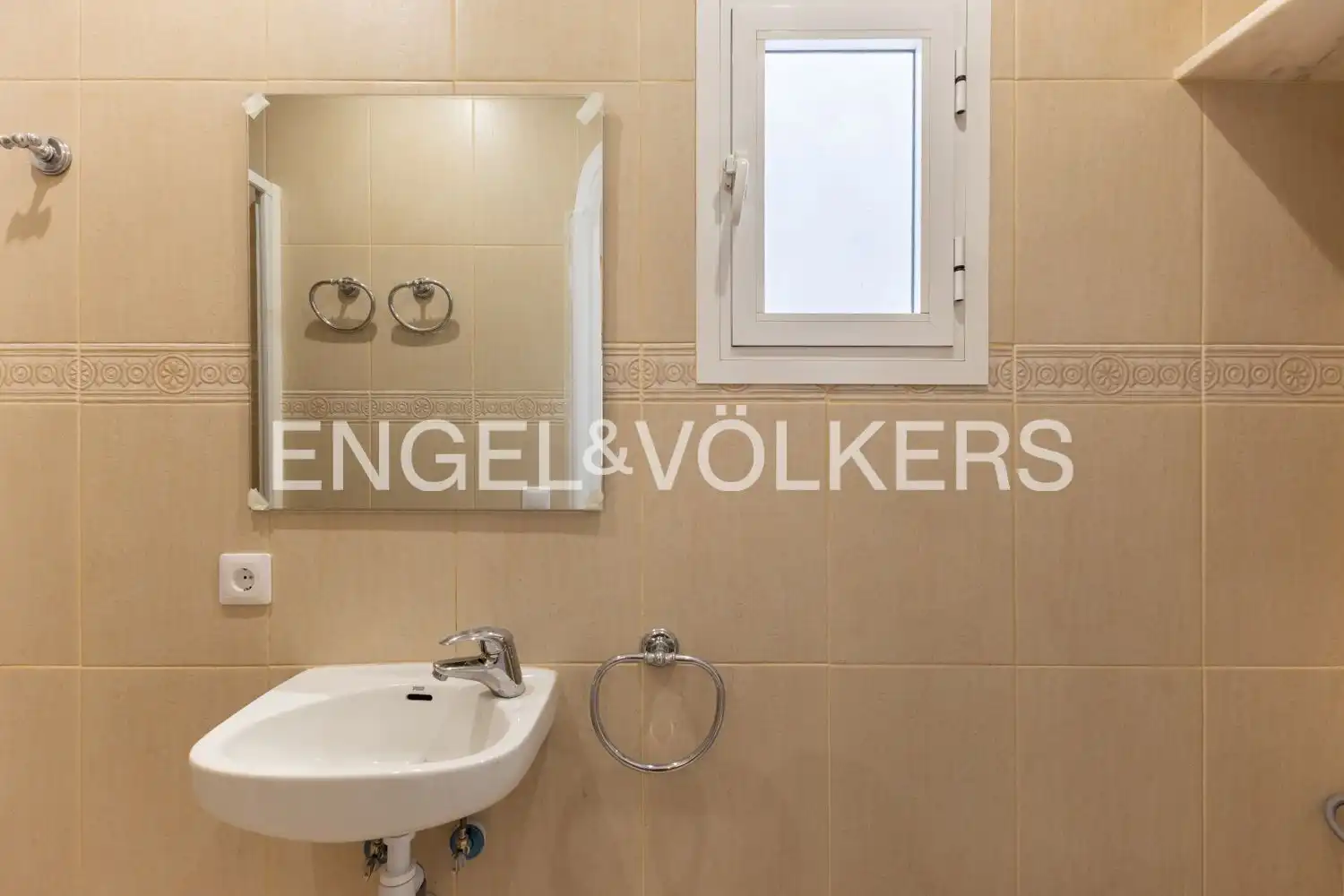Badezimmer von Wohnung zur Miete in Valencia mit Klimaanlage, Heizung und Parkett