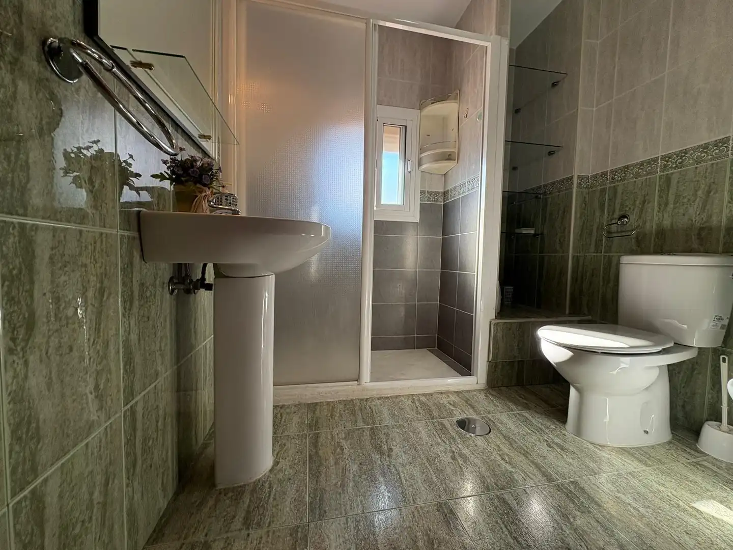 Bathroom of Detached homes for sale in Algeciras  with Air Conditioner, Terrace and Storage room