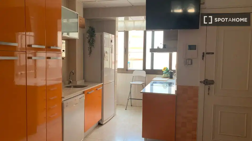 Cocina de Piso de alquiler en Alicante / Alacant con Aire acondicionado, Calefacción y Amueblado