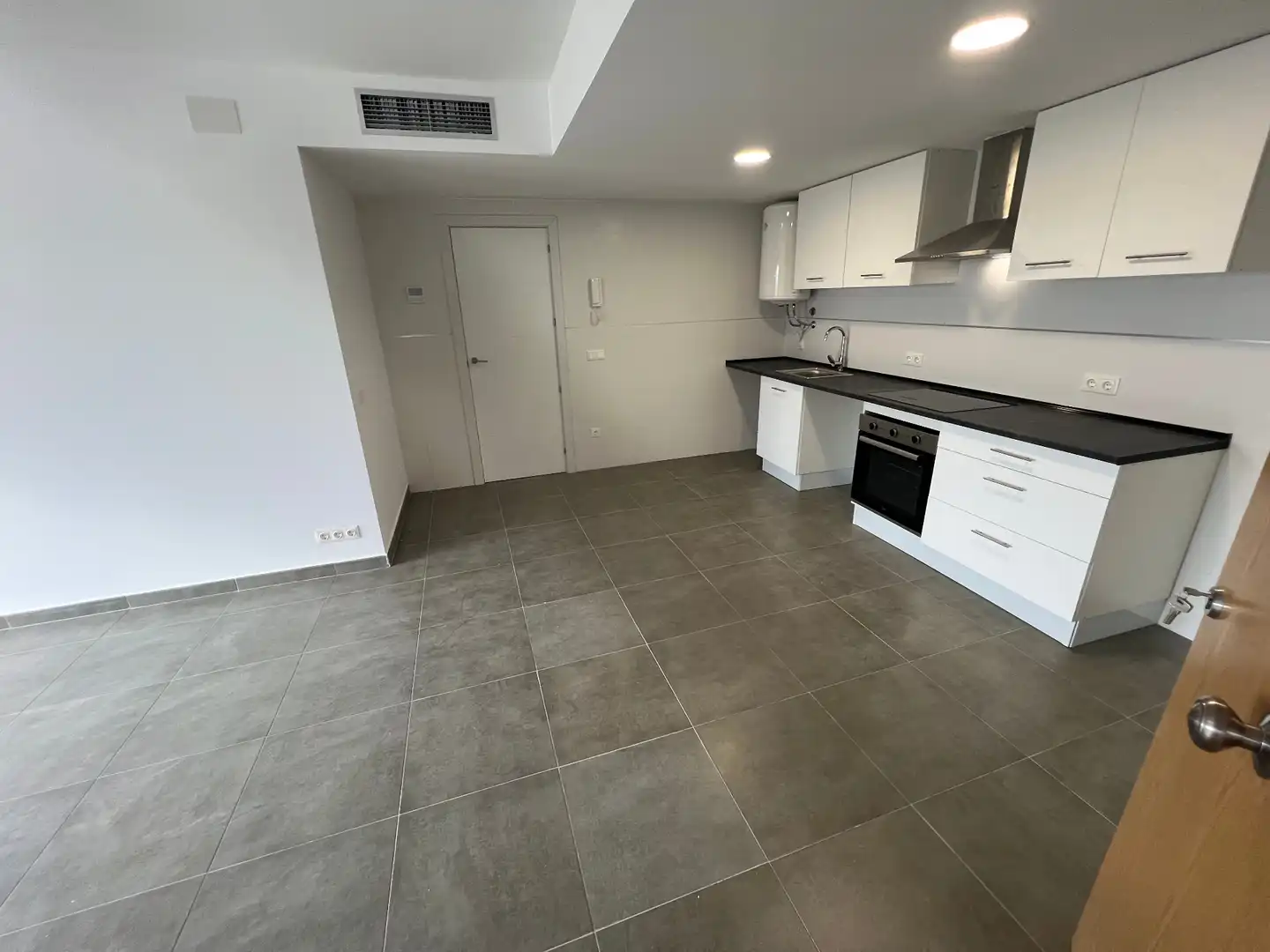 Küche von Wohnung zum Verkauf in La Fuliola mit Klimaanlage, Heizung und Abstellraum