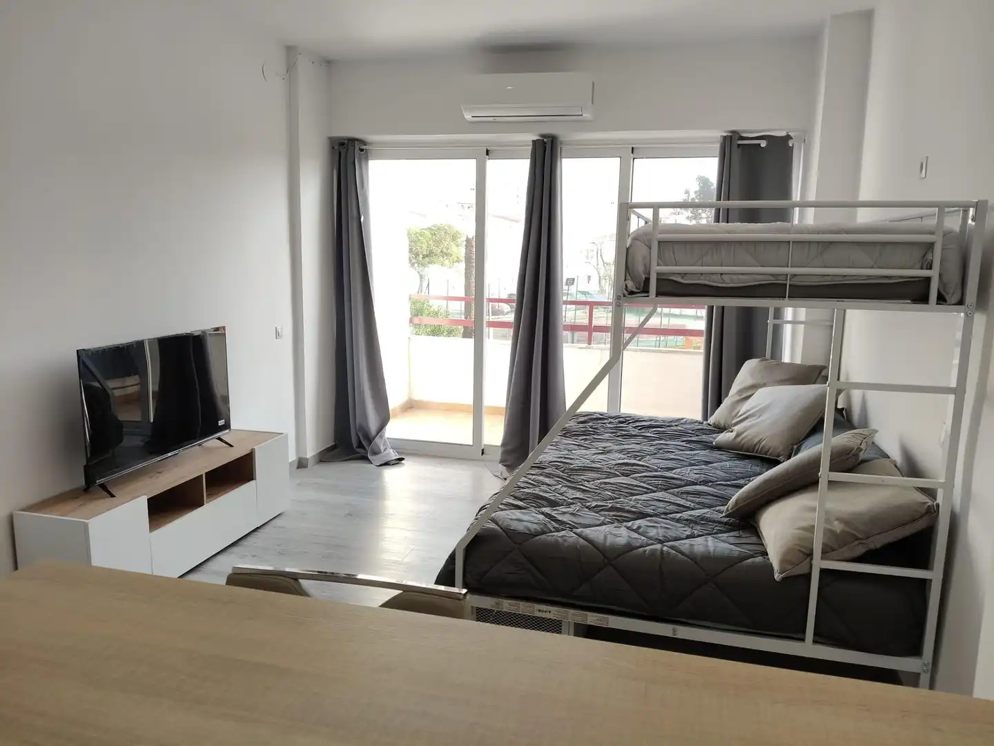Schlafzimmer von Loft zum Verkauf in Roses mit Klimaanlage, Terrasse und Möbliert