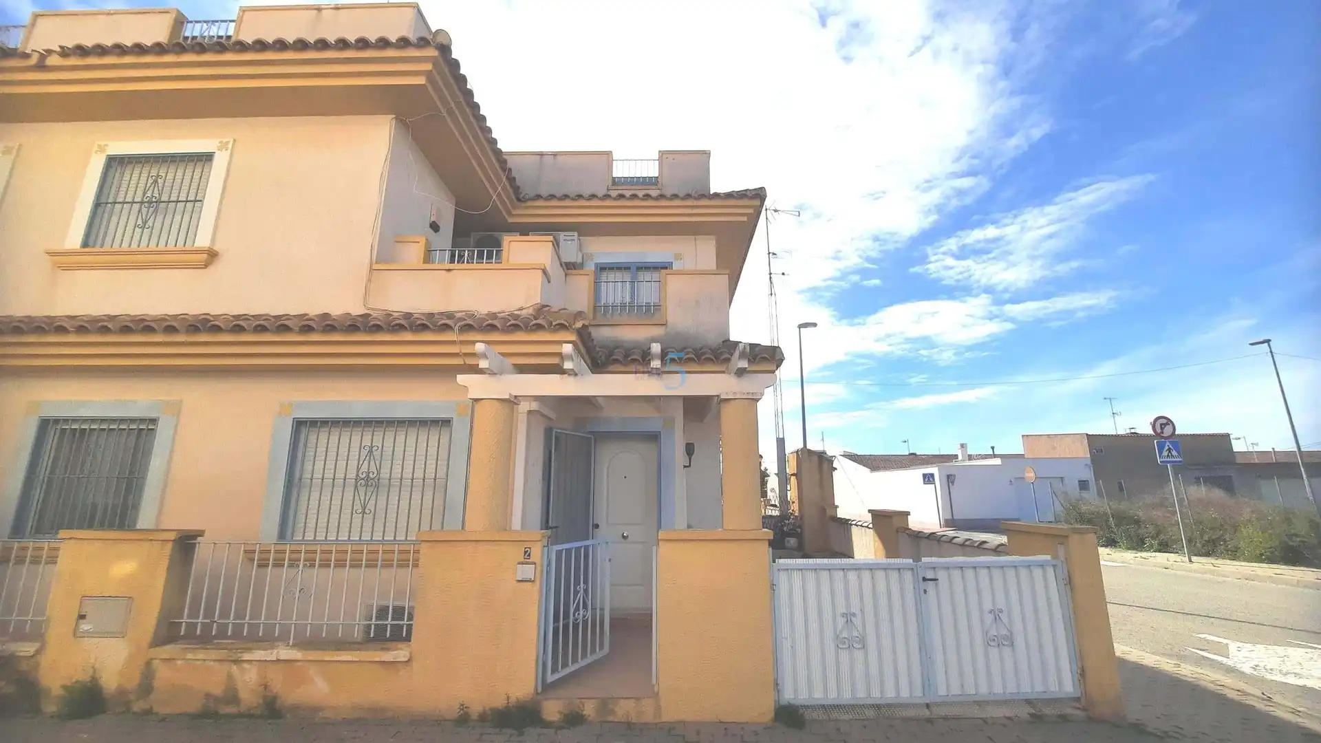 Vista exterior de Casa adosada en venta en Murcia con Aire acondicionado, Piscina y Amueblado