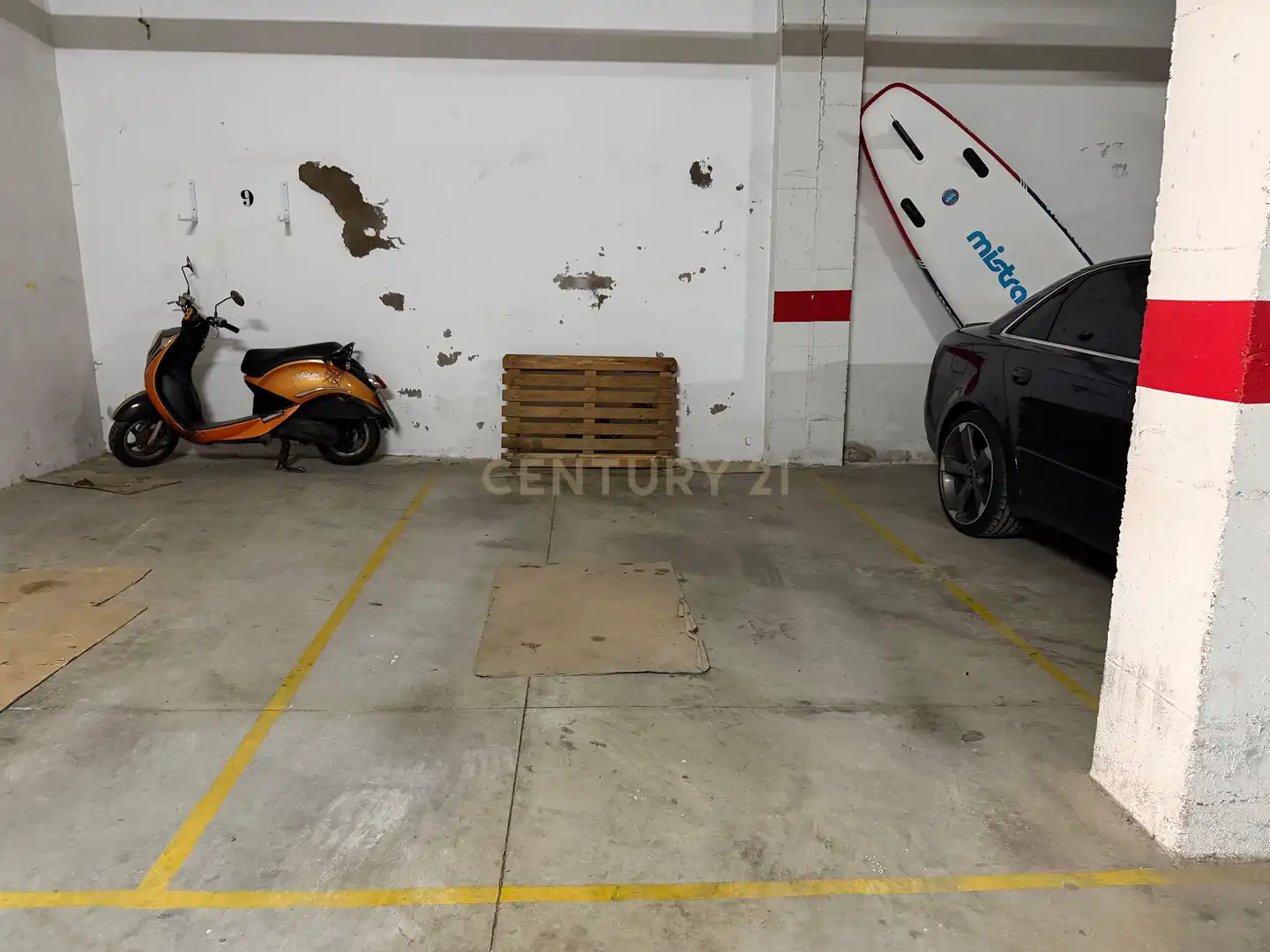 Parking of Flat for sale in Benalmádena  with Air Conditioner, Storage room and Oven