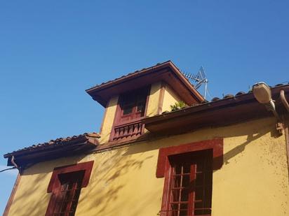 Vista exterior de Casa adosada en venda en Oviedo  amb Terrassa