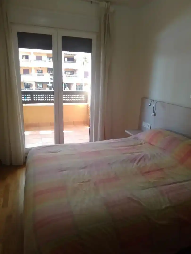 Dormitori de Apartament de lloguer en El Ejido amb Aire condicionat, Jardí privat i Parquet