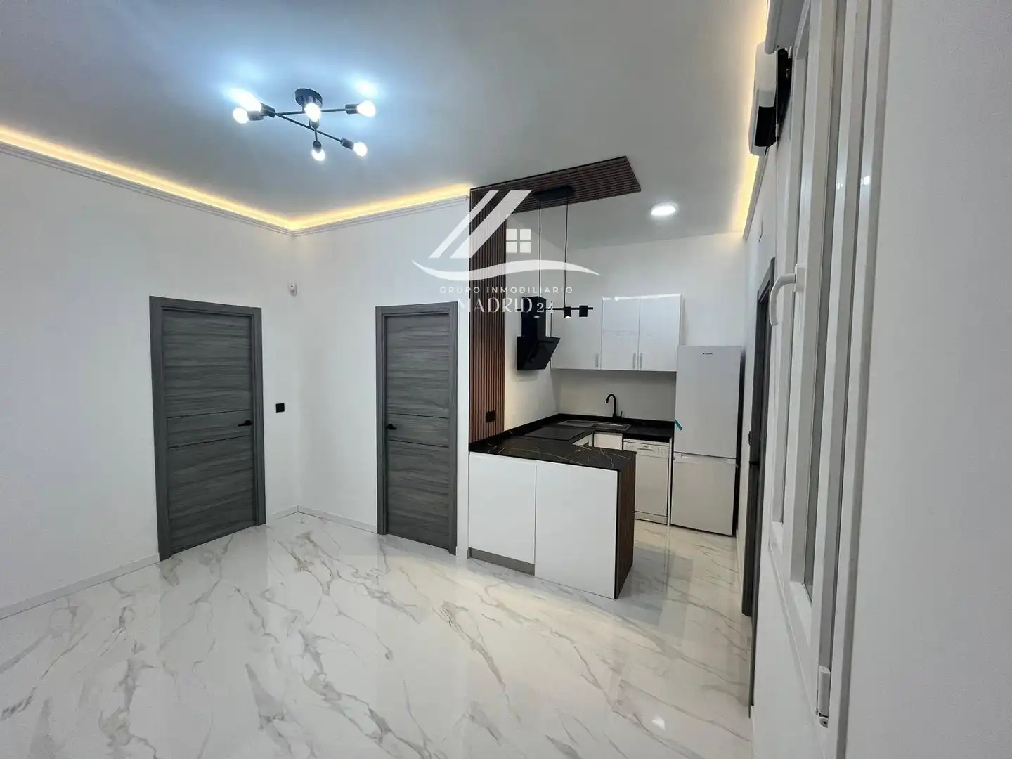 Flat for sale in Calle de Valencia, Embajadores - Lavapiés