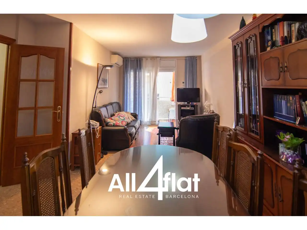 Außenansicht von Wohnung zum Verkauf in Viladecans mit Klimaanlage, Heizung und Balkon