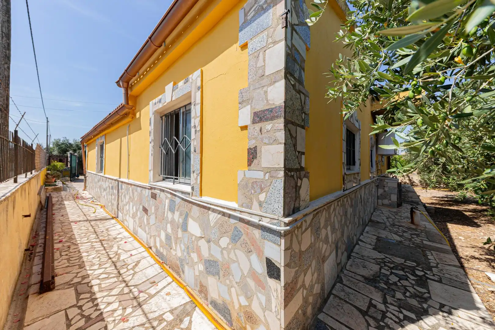 Vista exterior de Casa o xalet en venda en Marratxí amb Aire condicionat, Calefacció i Jardí privat
