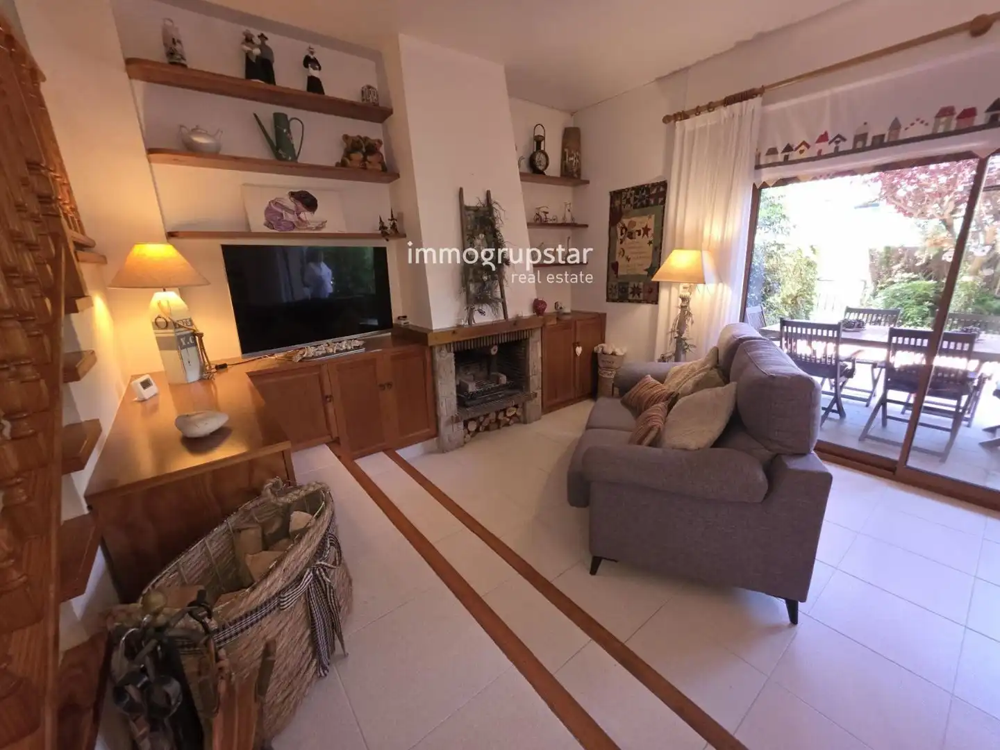 Sala d'estar de Casa adosada en venda en Castell d'Aro, Platja d'Aro i s'Agaró amb Piscina i Piscina comunitària
