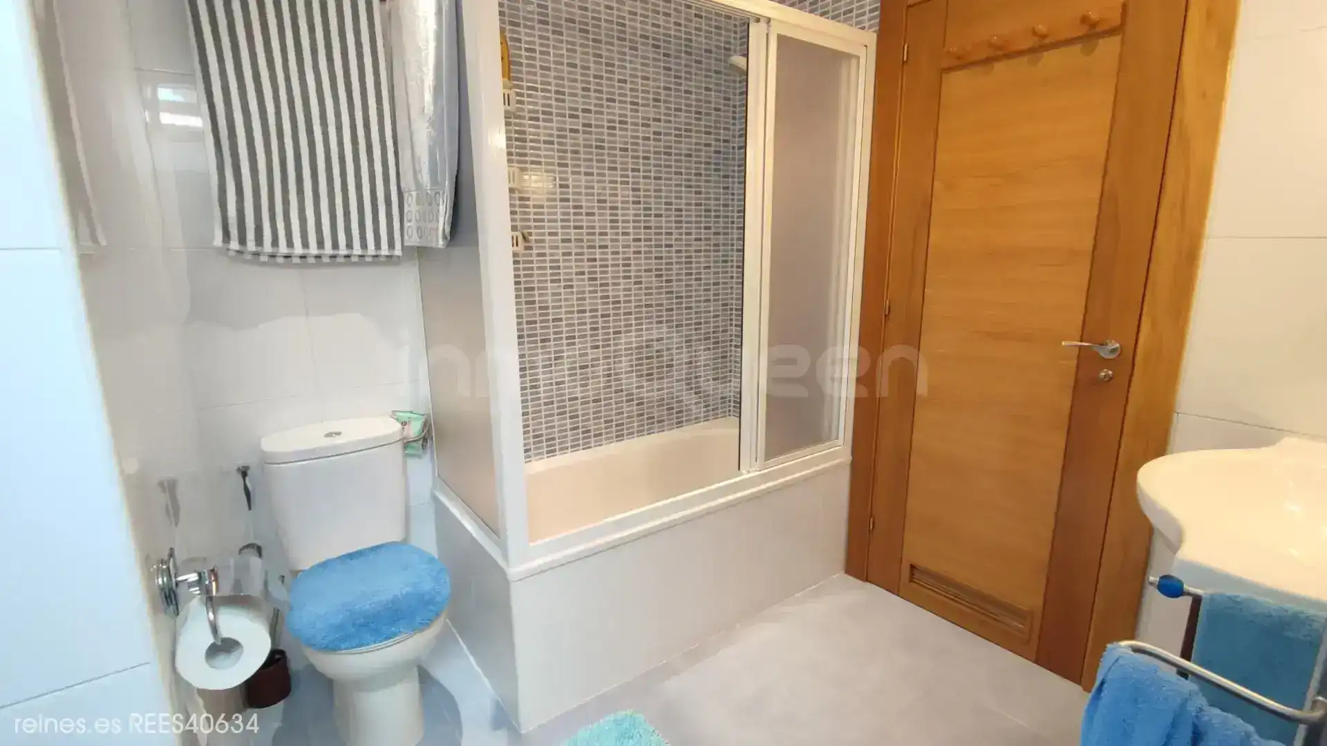Baño de Apartamento en venta en Soto del Barco con Calefacción y Amueblado