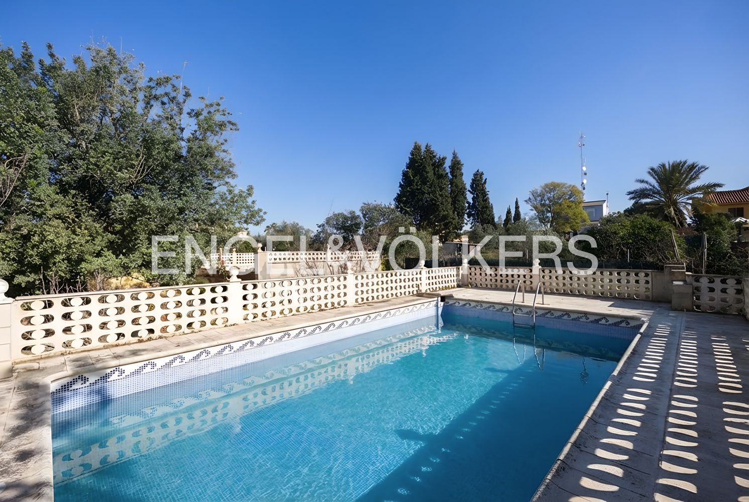 Swimming pool of House or chalet for sale in La Pobla de Vallbona  with Air Conditioner, Heating and Private garden