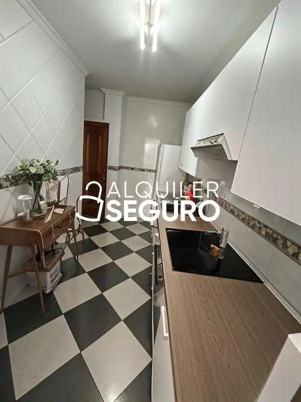Cocina de Piso de alquiler en Granada con Terraza y Amueblado