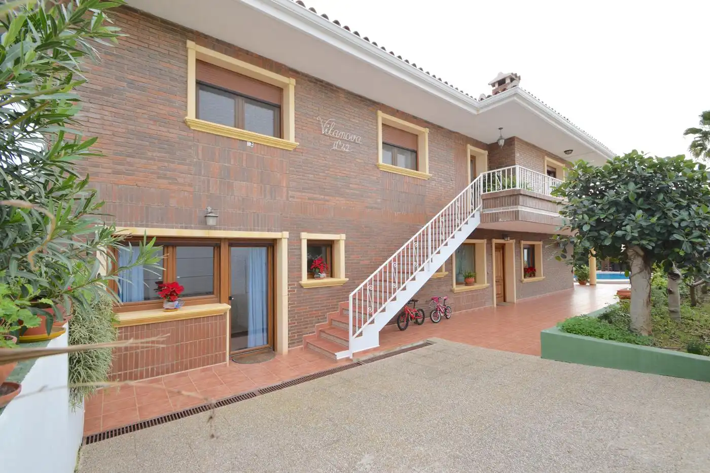 Vista exterior de Casa o xalet en venda en Benidorm amb Aire condicionat, Calefacció i Terrassa