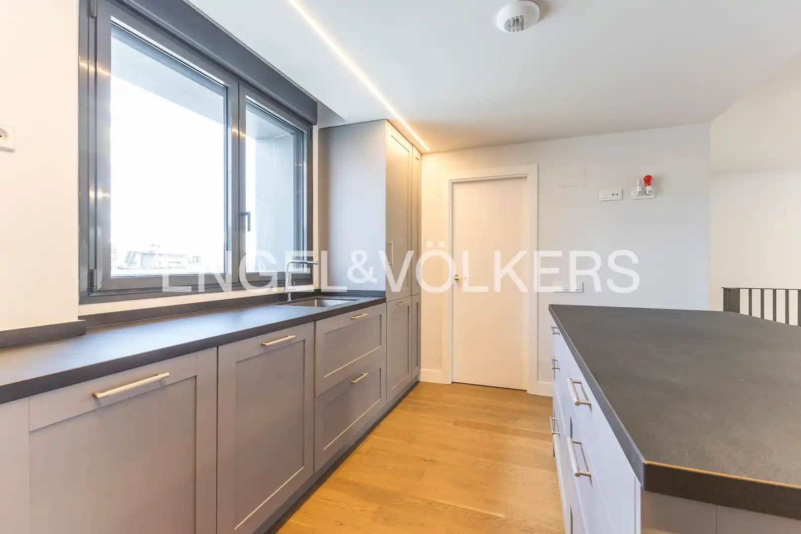 Cocina de Dúplex en venta en Madrid con Calefacción, Jardín privado y Terraza