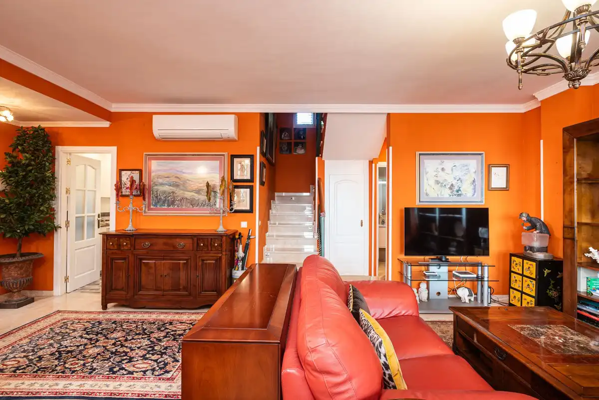 Sala d'estar de Àtic en venda en Marbella amb Aire condicionat, Terrassa i Moblat
