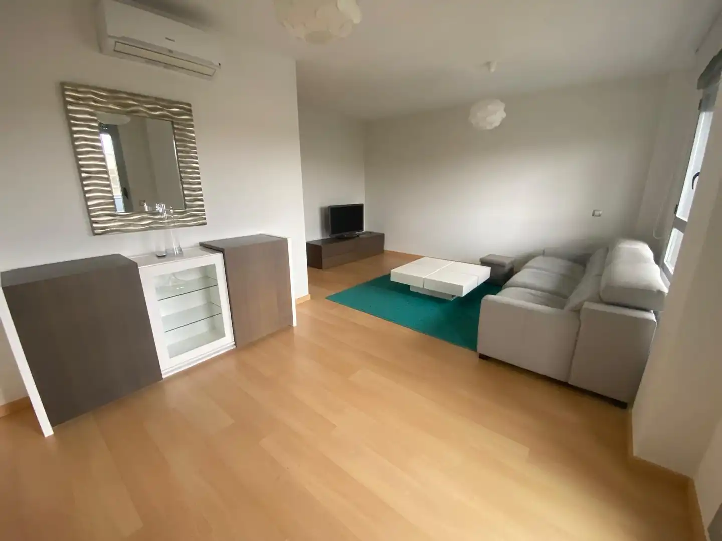 Sala de estar de Piso de alquiler en  Albacete Capital con Aire acondicionado, Calefacción y Parquet