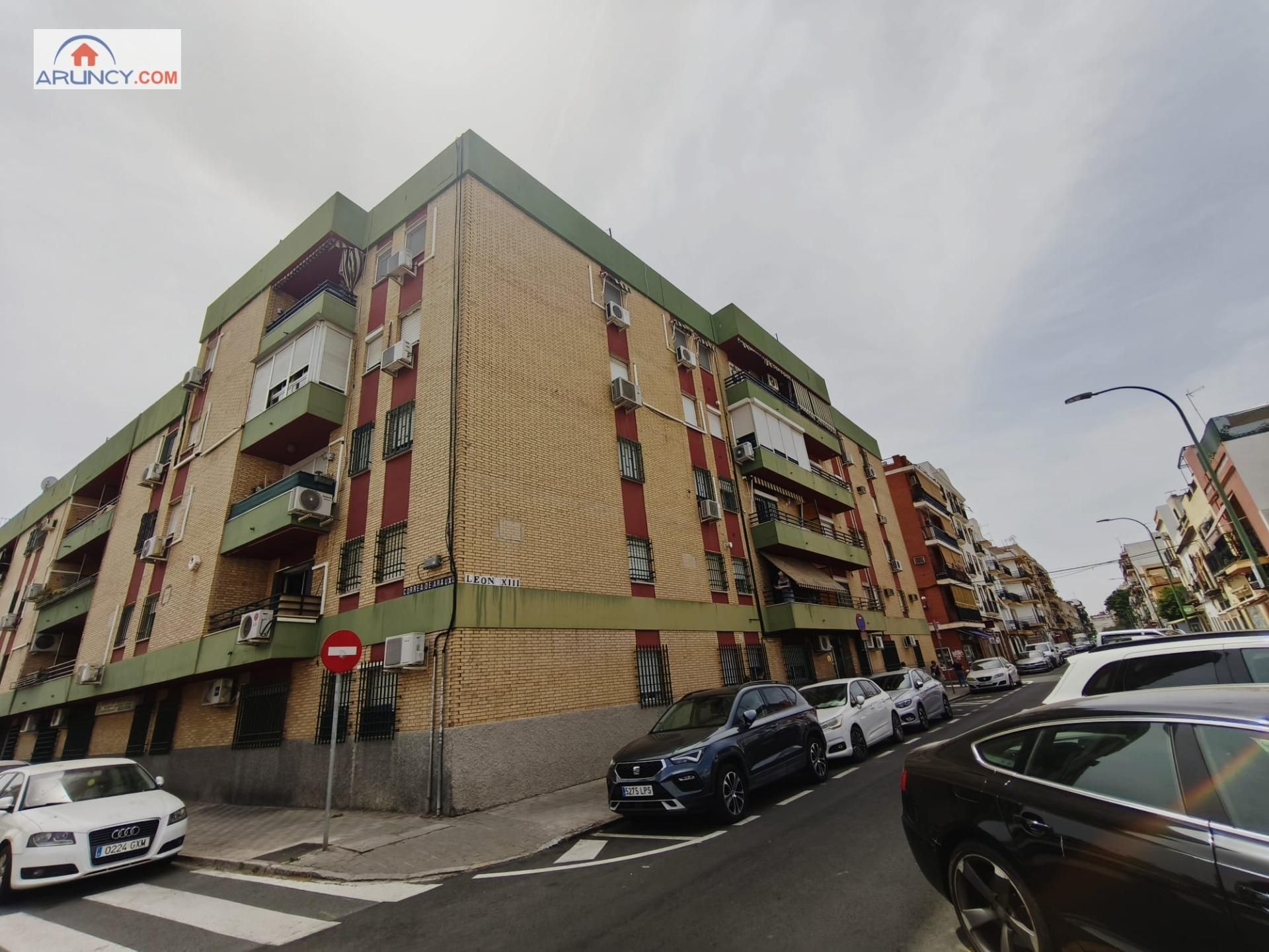 Vista exterior de Pis en venda en  Sevilla Capital amb Aire condicionat, Calefacció i Balcó